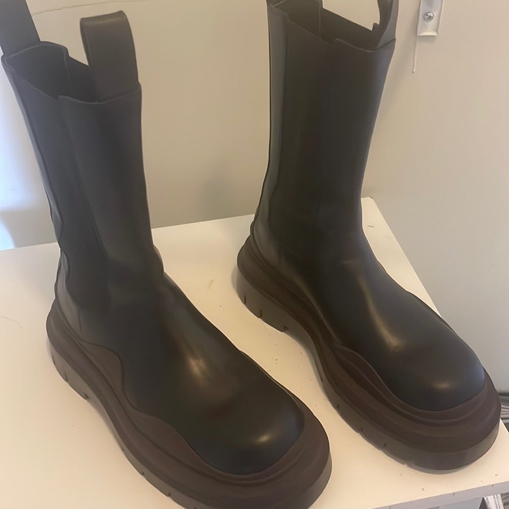 Bottega Veneta Tire Chelsea Boot Black Ebony